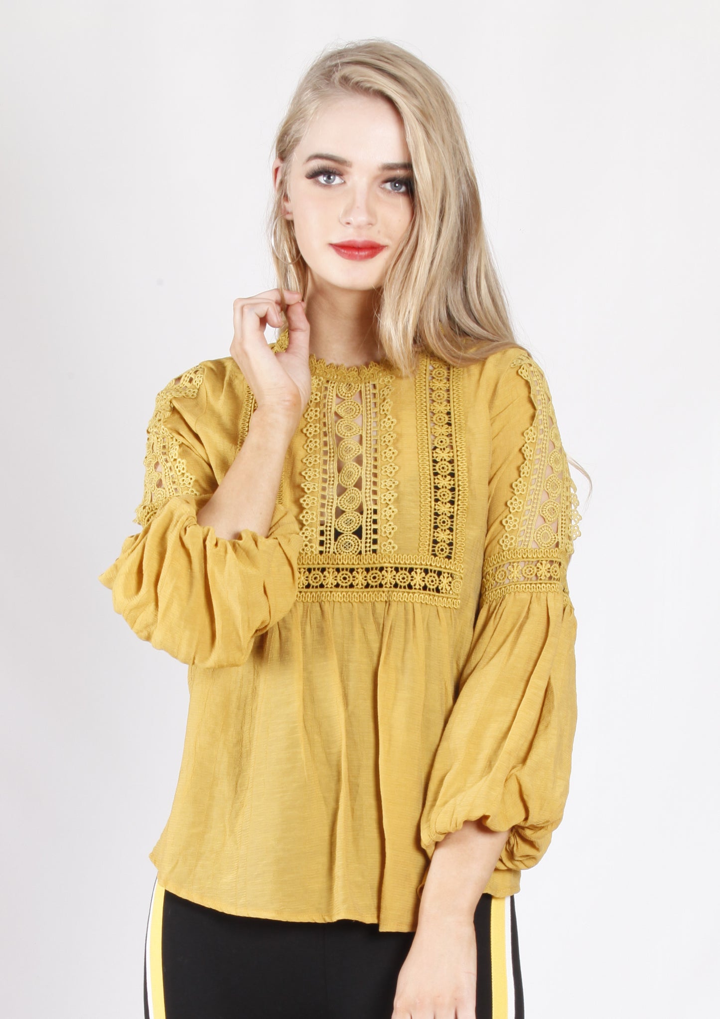 XW16220SS Crochet Detailed Top (Pack)
