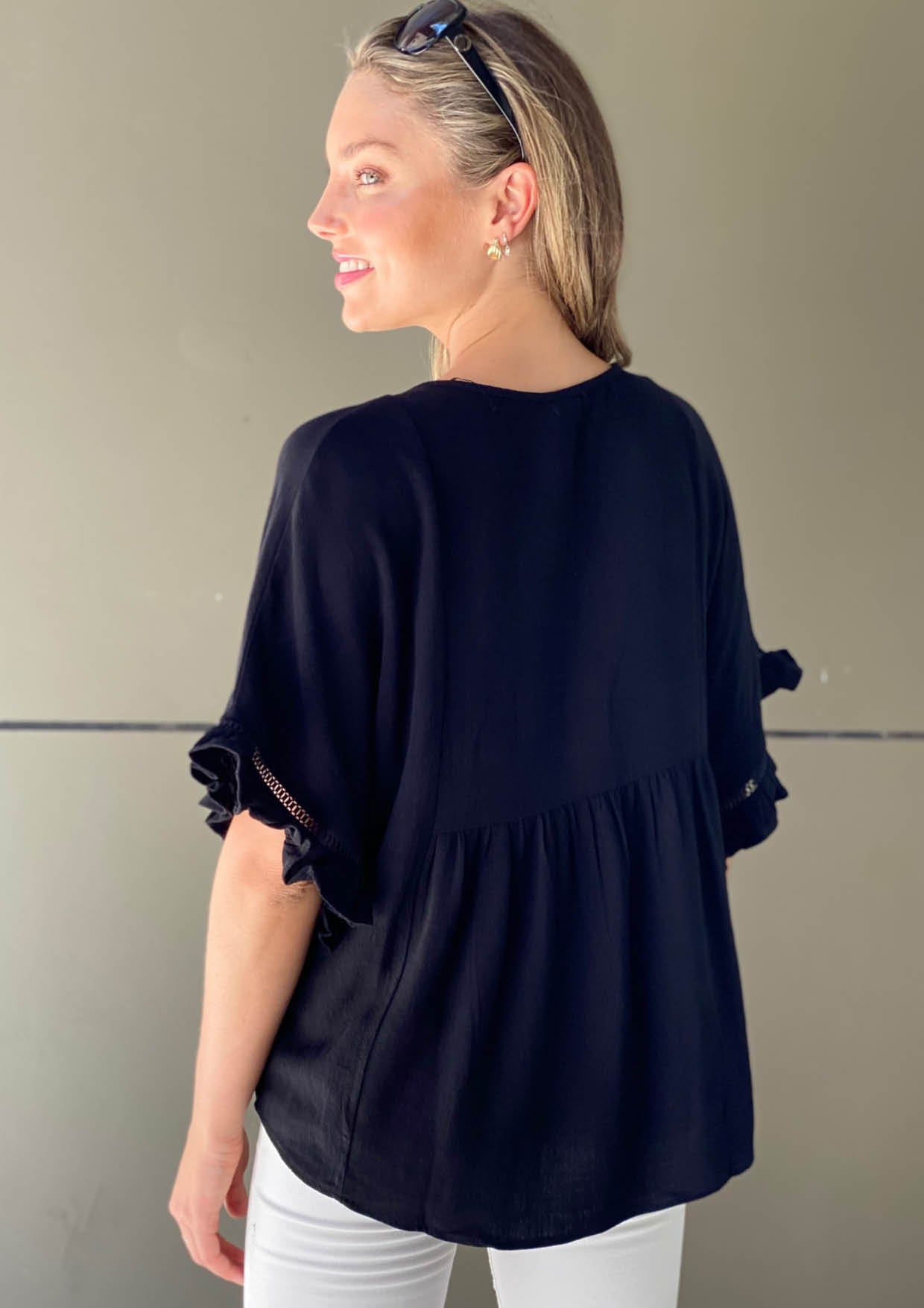 LA0506-2TB V-neck Ruffle Sleeve Blouse (Pack) New Arrival