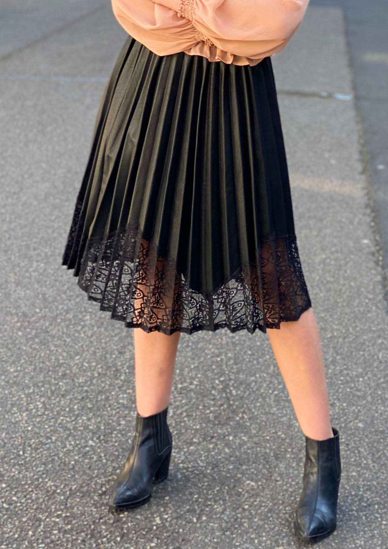 XW16038SS Faux Leather Pleated Skirt (Pack)