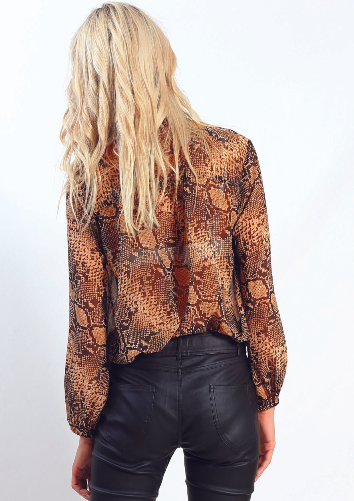 AY225SS Tie Neck Snake Print Top (Pack)
