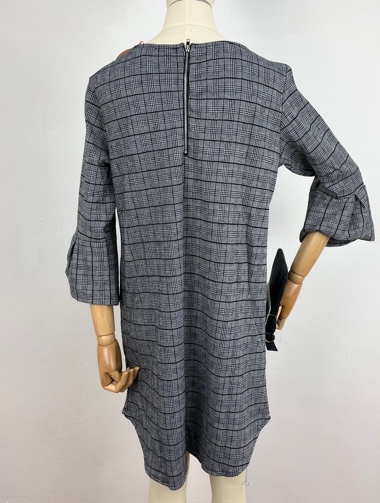 YW2037-1TB Long Sleeve KNIT Dress (Pack)on sale$10