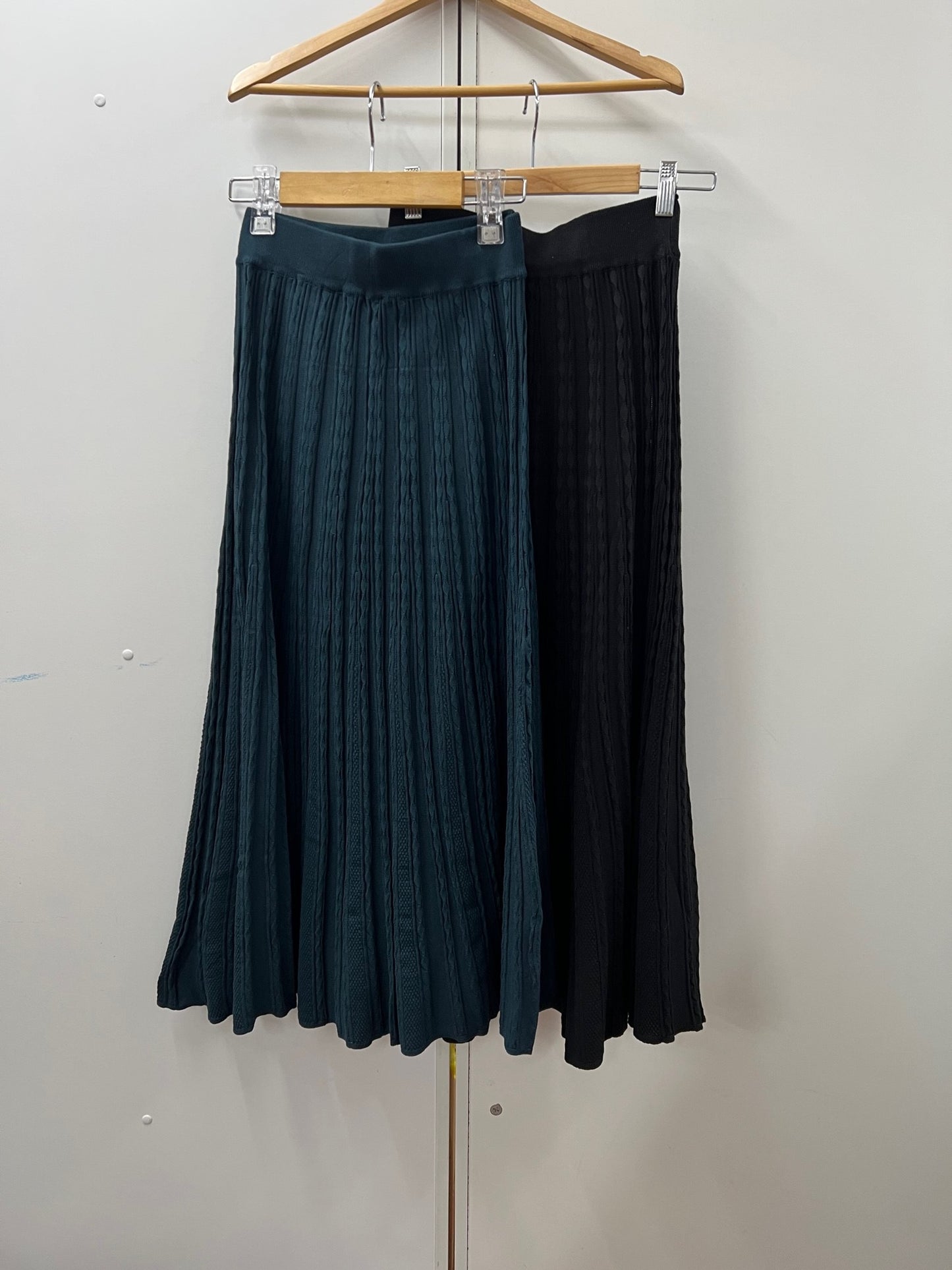 FW21-1084SS Knit Detailed Midi Skirt