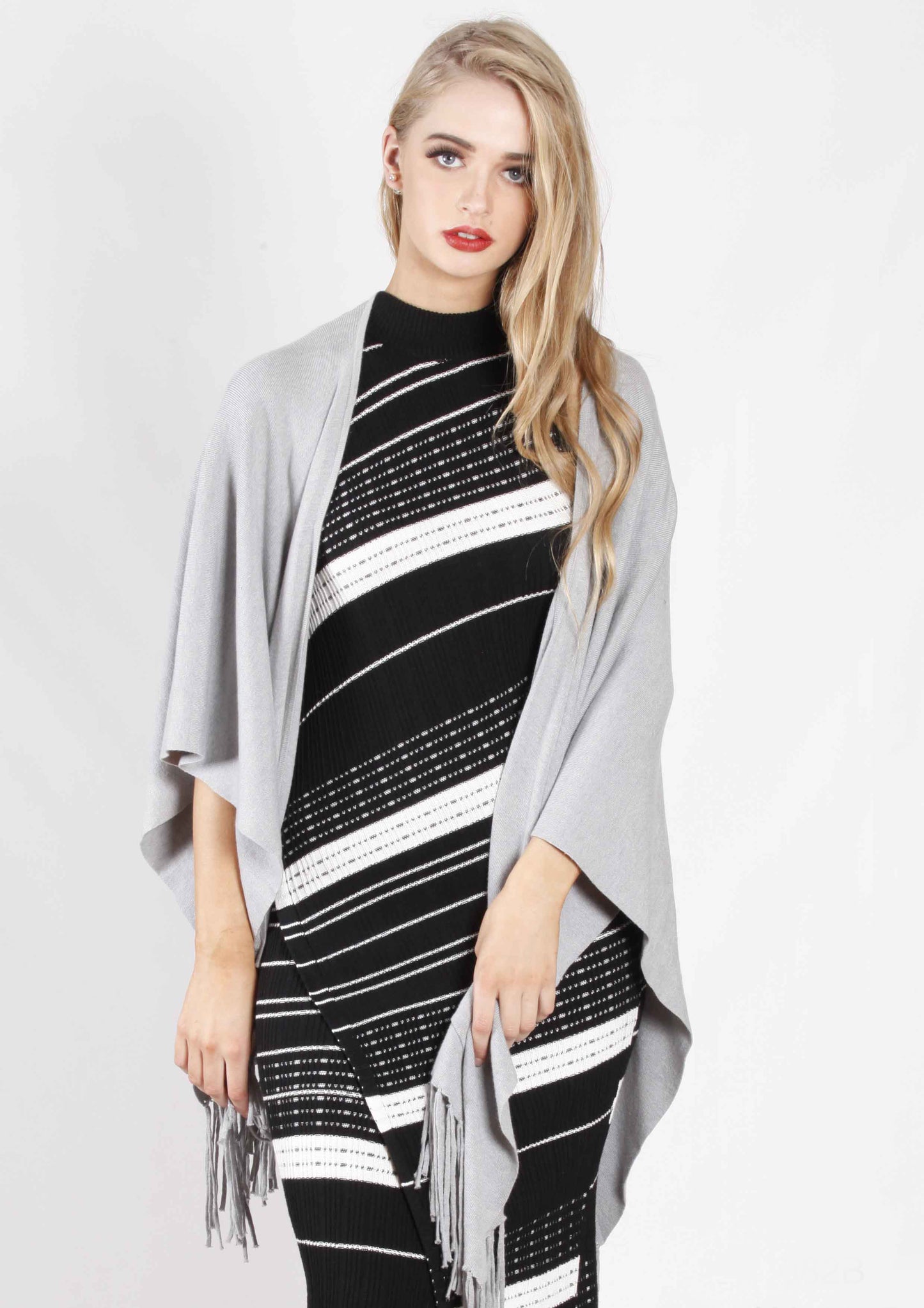 LY1082B Poncho With Tassels (Pack)