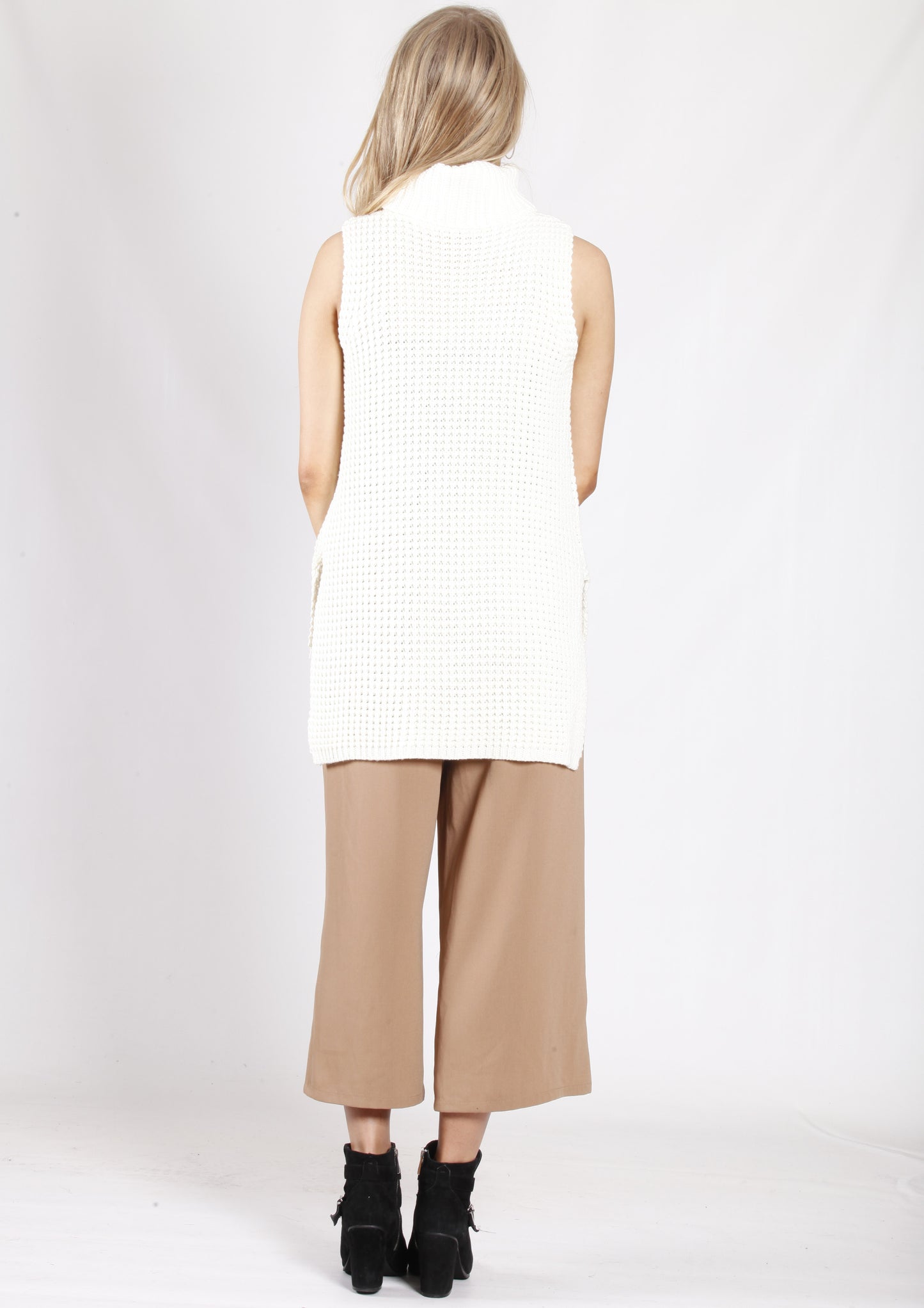 YW2078SS Off White Turtle Neck Knit (Pack) On Sale