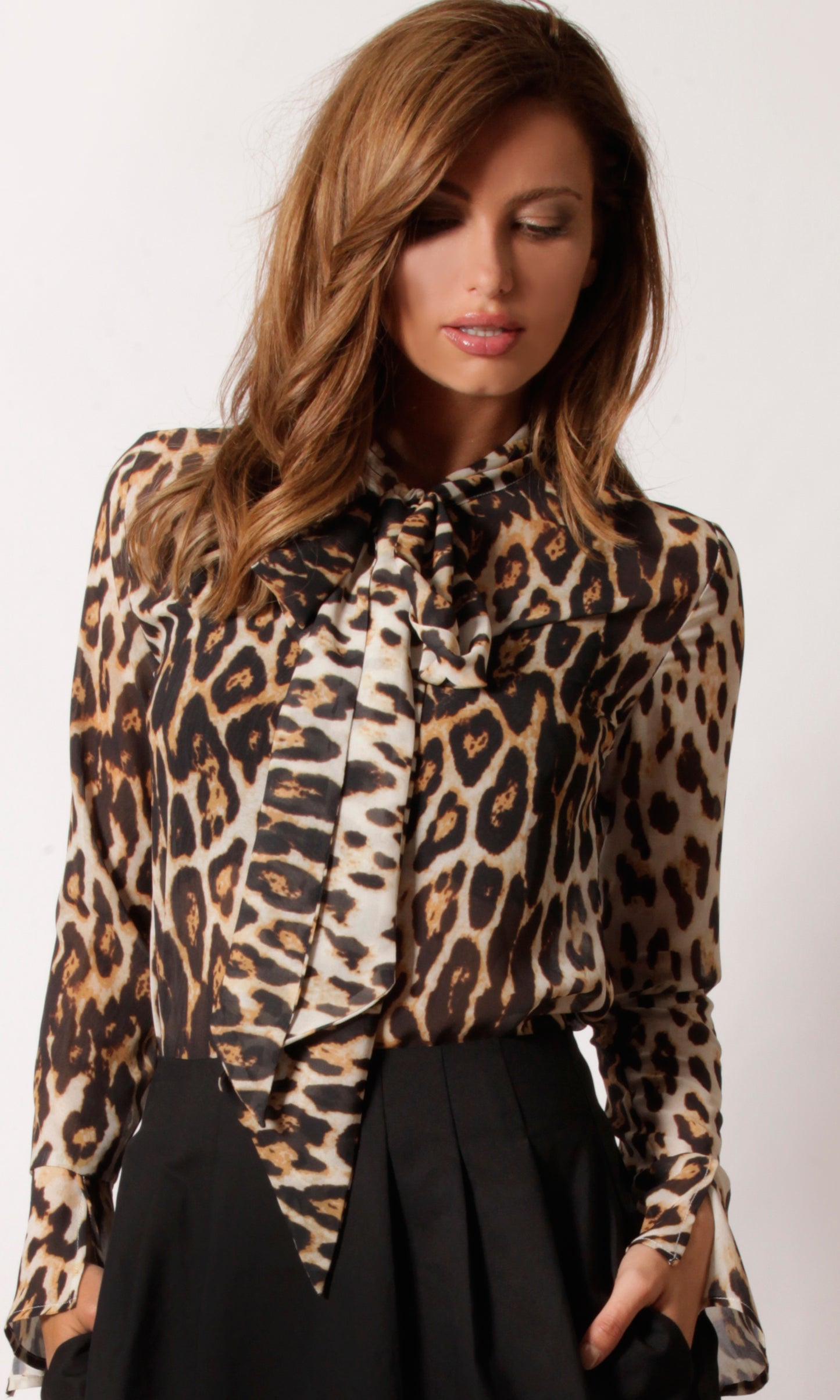 WV205-3SS Chiffon Leopard Pussy Bow Button Down Shirt (Pack)